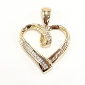9ct Yellow Gold Pendant with small baguette diamonds (231957)