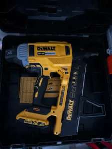 Dewalt DCN890P2-XE 18v xr Concrete Nail Gun
