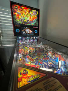 Foo Fighters Premium Pinball with loads of extras, as new