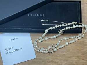 CHANEL “Long” white CC detail pearl necklace