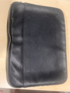 iPad or laptop carry case