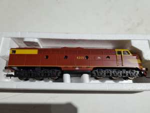 HO MODEL TRAIN LIMA 42 CLASS 4205 LOCO FIRST EDITION BOXED
