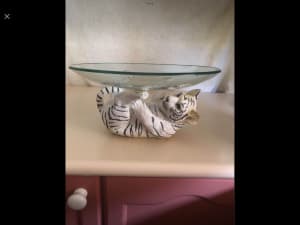 Wanted: White Tiger with glass plate on top use as Decor on top of table