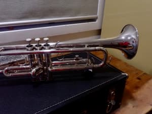 Trumpet - CONN 100B silver with mouthpiece