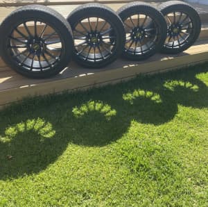 Set of Simmons 20” black matte rims on Hankook tyres