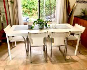 Dinning Table Ikea adjustable 4-6 seater Table