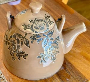Ceramic Floral CASAUNO Glazed Teapot - Brand New