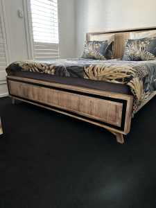 Billabong king bed 2 years old excellent condition