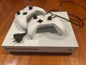 Xbox One S 1TB console