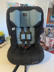 Britax Safe-n-Sound Harnessed Car Seat - Ages 6 Months to 8 Years 