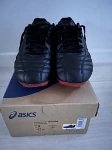 ASICS lethal speed Football boots US size 7