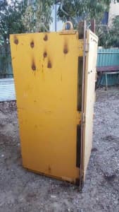 Large tool site cabinet