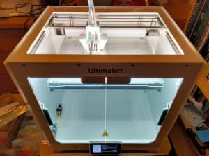 Ultimaker S5 3D Printer with Several Print Cores and Filaments