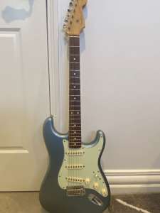 Fender Stratocaster 60s vintera ice blue metallic