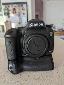 Canon 7d mark ii and grip 