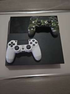 Play station 4 good condition 