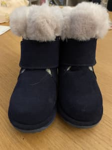 Emu Australia Kids waterproof Ugg boots size K11/EU28