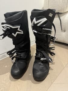Alpinestar Tech 7 motorcycle boots