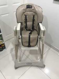 Kids items (Car seat, food chair, baby bed, baby carrier)
