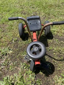 Toddler/Cild 3 wheel pedal toy bike
