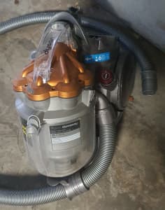 Dyson DC20 turbine vacuum cleaner, working, Carlton pickup