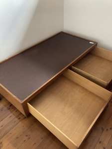 Single bed wooden base/drawers