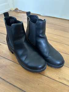 Anko plain black boots