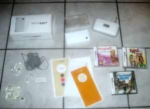 Nintendo-DSi white With box,manual,games & accessories