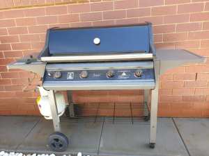 Gas BBQ with side burner