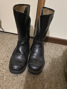Spider leather boots size 5 women 