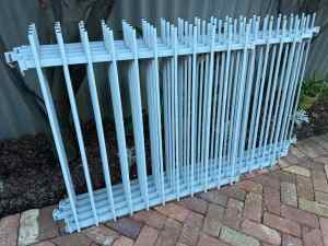 8.4m Fence Panels with Brackets (CAN DELIVER)