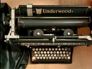 Underwood Vintage Typewriter USA