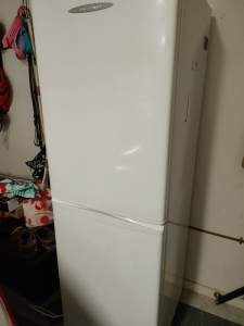 TAKEN -pending new pick up -Free working-fridge freezer white