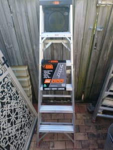 Rhino single sided ladder with paint tray