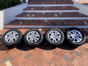 Genuine Honda CRV rims with Pirelli tyres