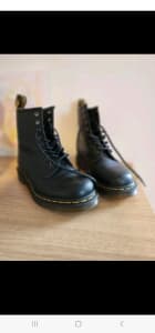 DR MARTENS WOMENS BOOTS SIZE UK3