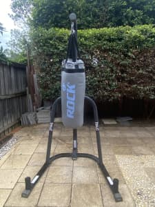 Everlast boxing bag stand
