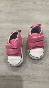 Baby shoes 6-12 months euro 19 us3.5. Pink