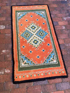Wool floor rug