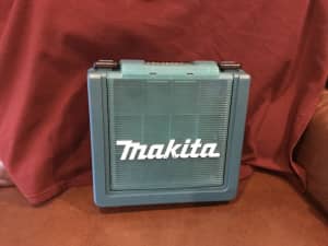 Makita power drill 13mm 710Watts in great running order, hardly used.