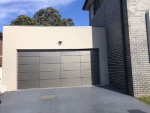 Aluminium panel lift garage door