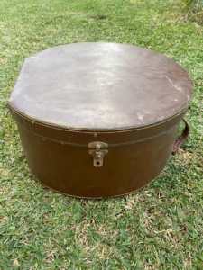 Vintage hat box in good condition
