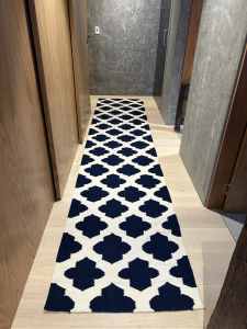 Hallway runner - geometric pattern indigo and ivory
