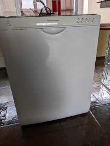 Fisher & Paykel Dishwasher (white) - good condition