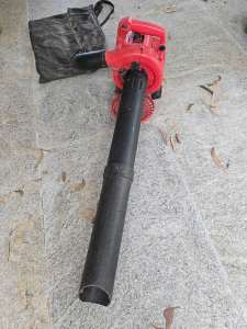 Giantz leaf vacuum (petrol) -used