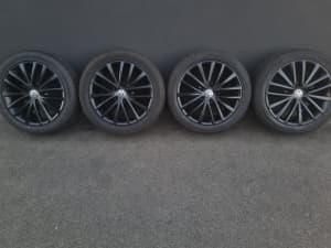 17inch Volkswagen Alloys & Mint 225/45/17 Tyres