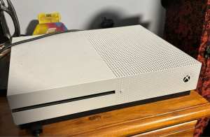 Xbox one s great condition