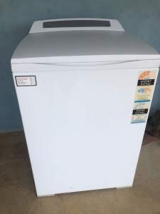 Fisher and Paykel 8kg washing machine