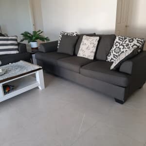 Sofa Dark Grey lounges by Clio Grande