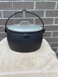 Vintage Cast Iron Clark & Co Pot Excellent Original Condition